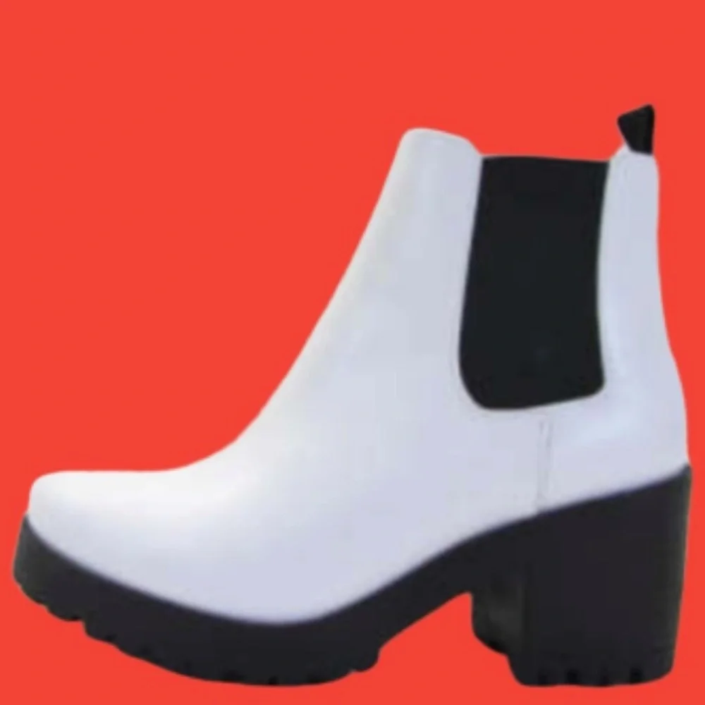 SODA white Jaber lug boots